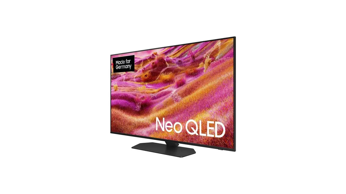 Der Samsung QN90F vor weißem Hintergrund.