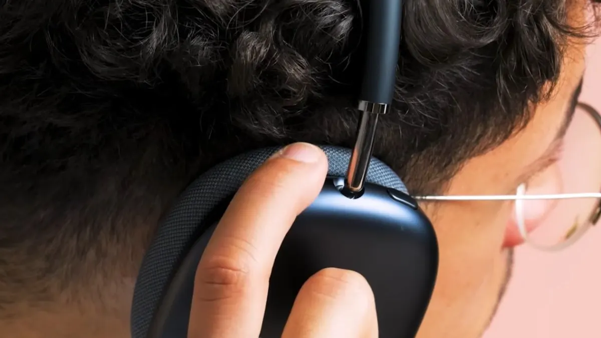 TURN ON Moderator Ilias bedient den AirPods Max 2.