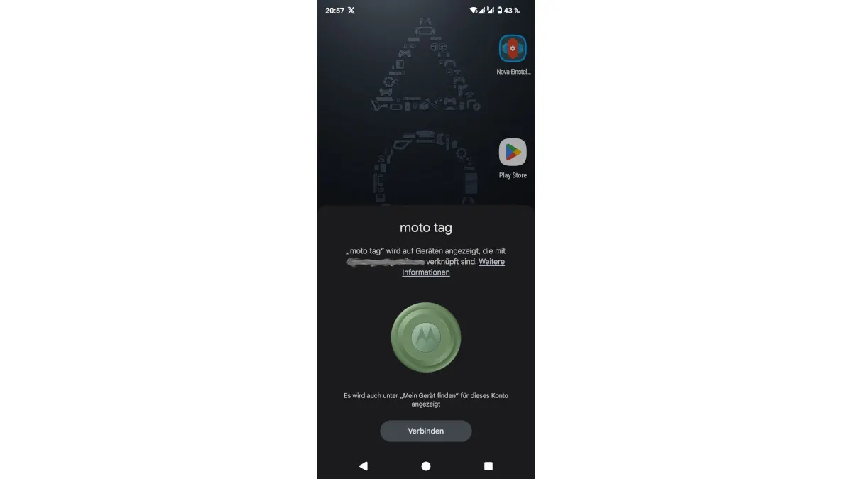Ein Smartphone-Bildschirm zeigt eine "Moto Tag"-Aufforderung mit Verbindungsoption und App-Symbolen.