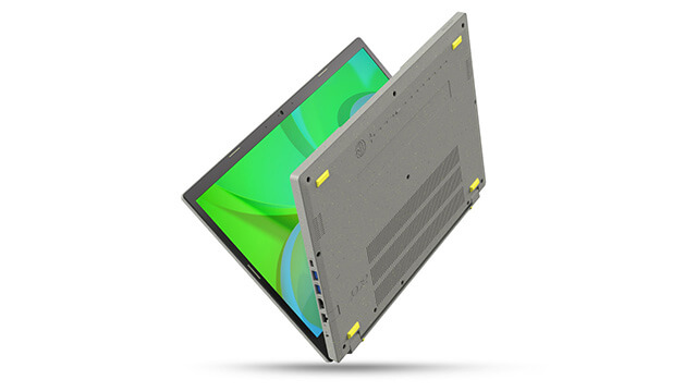 Ein geöffneter Laptop mit grünem Bildschirm steht auf einem weißen Untergrund, die Unterseite ist grau.