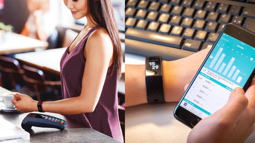 Frau zahlt mit lilafarbener Fitbit Charge 4 und eine Person analysiert ihre Schritte