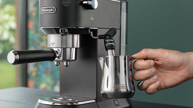 DeLonghi EC 685.W Dedica Style Espressomaschine kaufen I MediaMarkt