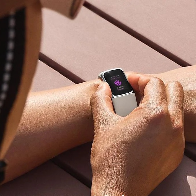 FITBIT Charge Fitness Tracker bei MediaMarkt