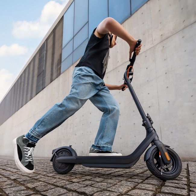 NINEBOT E2 PRO D E-Scooter bei MediaMarkt