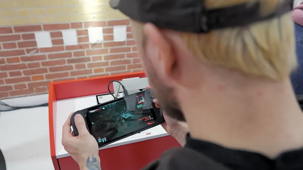 Frodo spielt auf der Nintendo Switch 2.