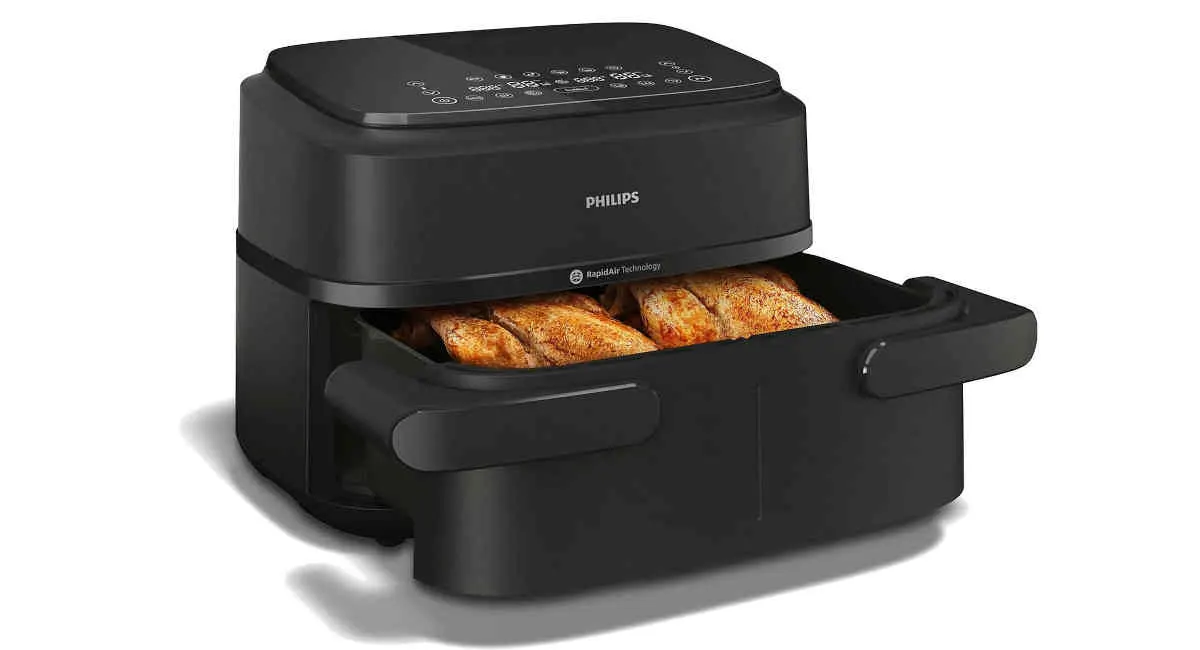 Der Philips NA150/00 Airfryer 1000 Series Flexible Basket auf weißem Hintergrund.
