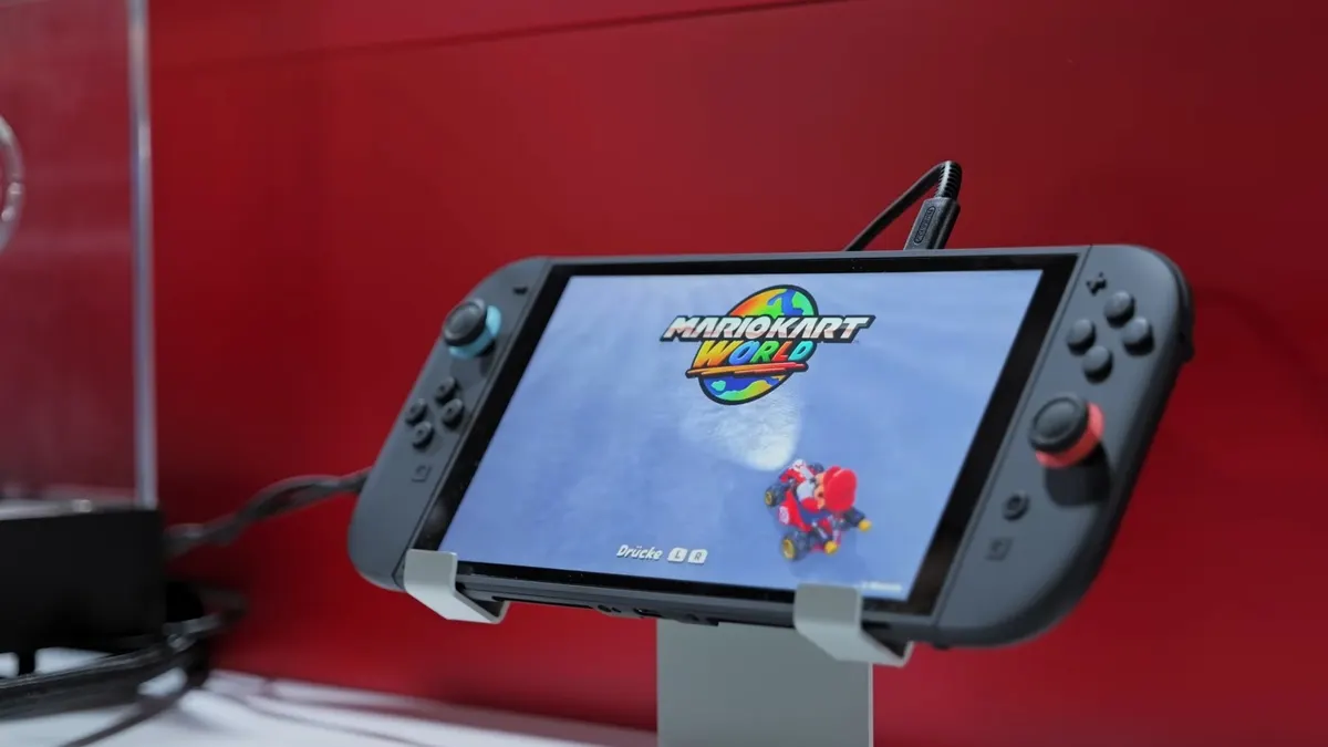 Die Nintendo Switch 2 zeigt einen Startscreen für Mario Kart World.