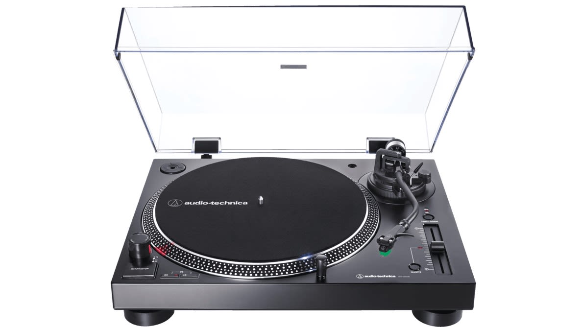 Der AUDIO-TECHNICA AT-LP120xUSBBK Plattenspieler von vorne