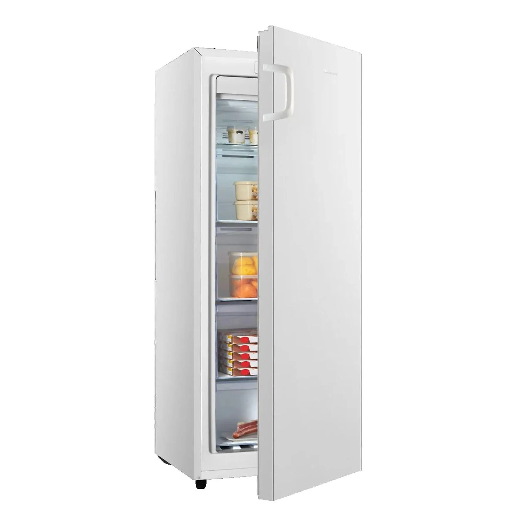 Ein weißer, aufrechter Gefrierschrank mit offener Tür, der Lebensmittel auf Glasböden zeigt.