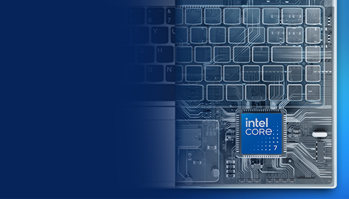 Eine Computertastatur und eine blaue Intel Core 7 CPU sind auf einer durchsichtigen elektronischen Platine montiert. Auf der linken Seite ist ein marineblauer Hintergrund.