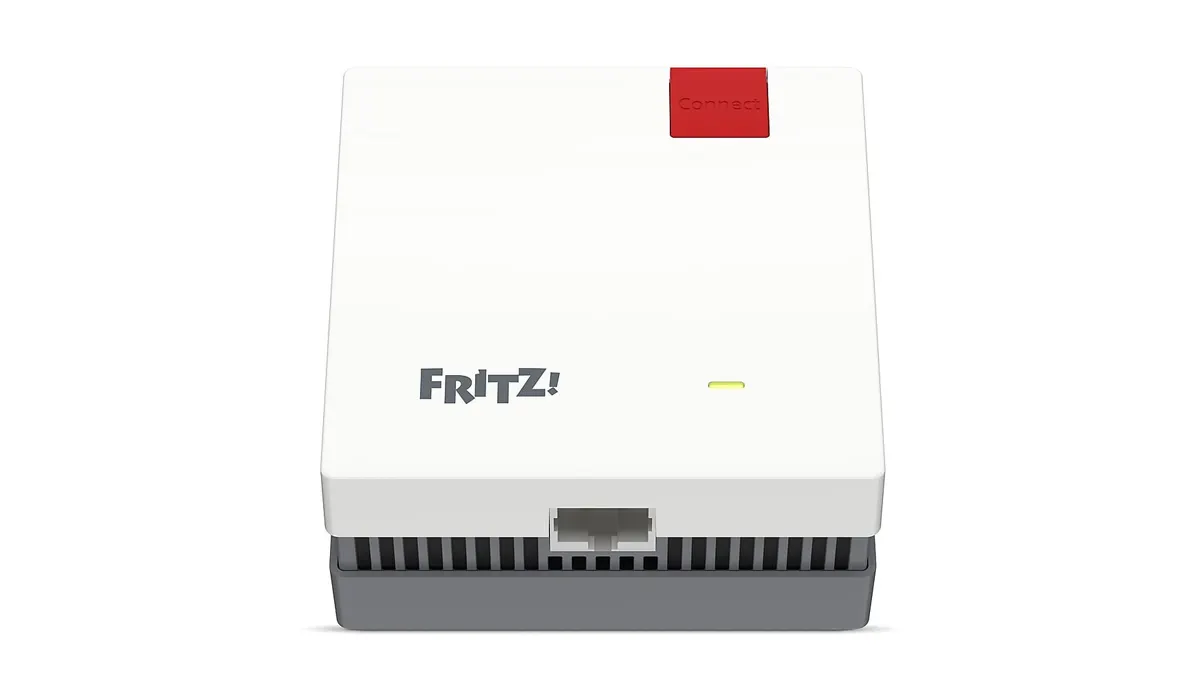 Der WLAN-Repeater AVM Fritz!Repeater 1700 vor weißem Hintergrund