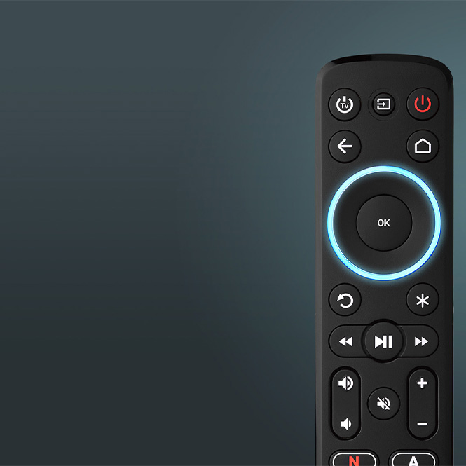 Eine schwarze Fernbedienung mit weißen Symbolen und einem blauen Kreis befindet sich vor einem grauen Hintergrund.