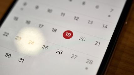 Rot markierte 19 im Kalender eines iPhones