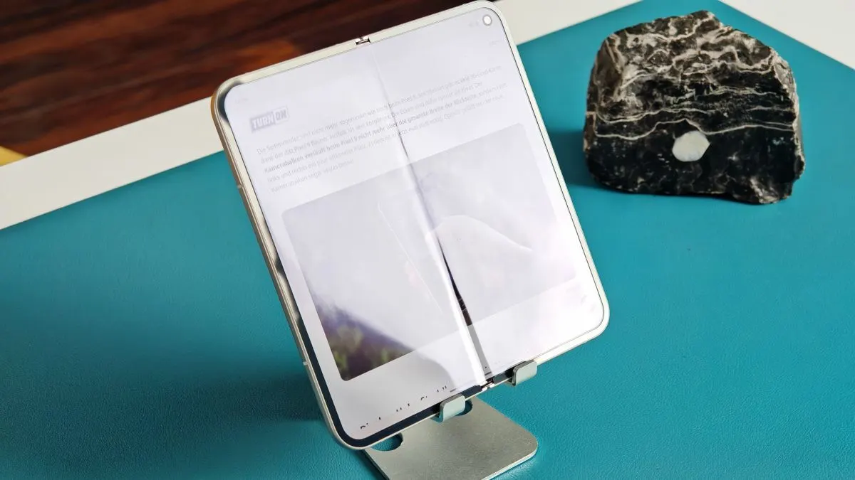 Die Knickfalte des Pixel 9 Pro Fold.