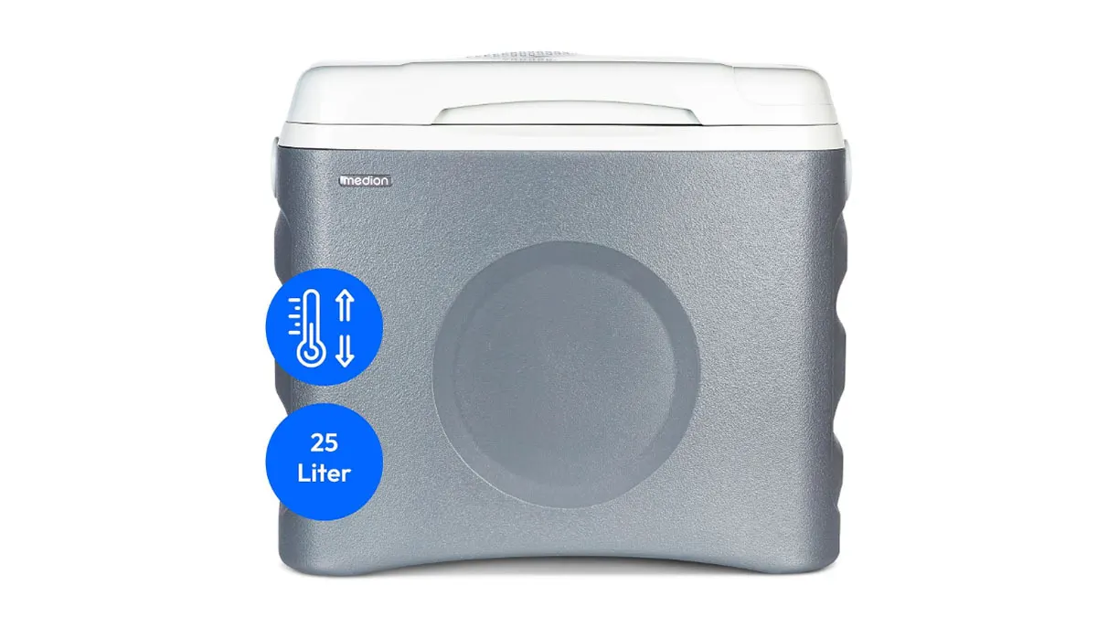 Die elektrische Kühlbox Medion MD 10735 in Seitenansicht vor weißem Hintergrund.