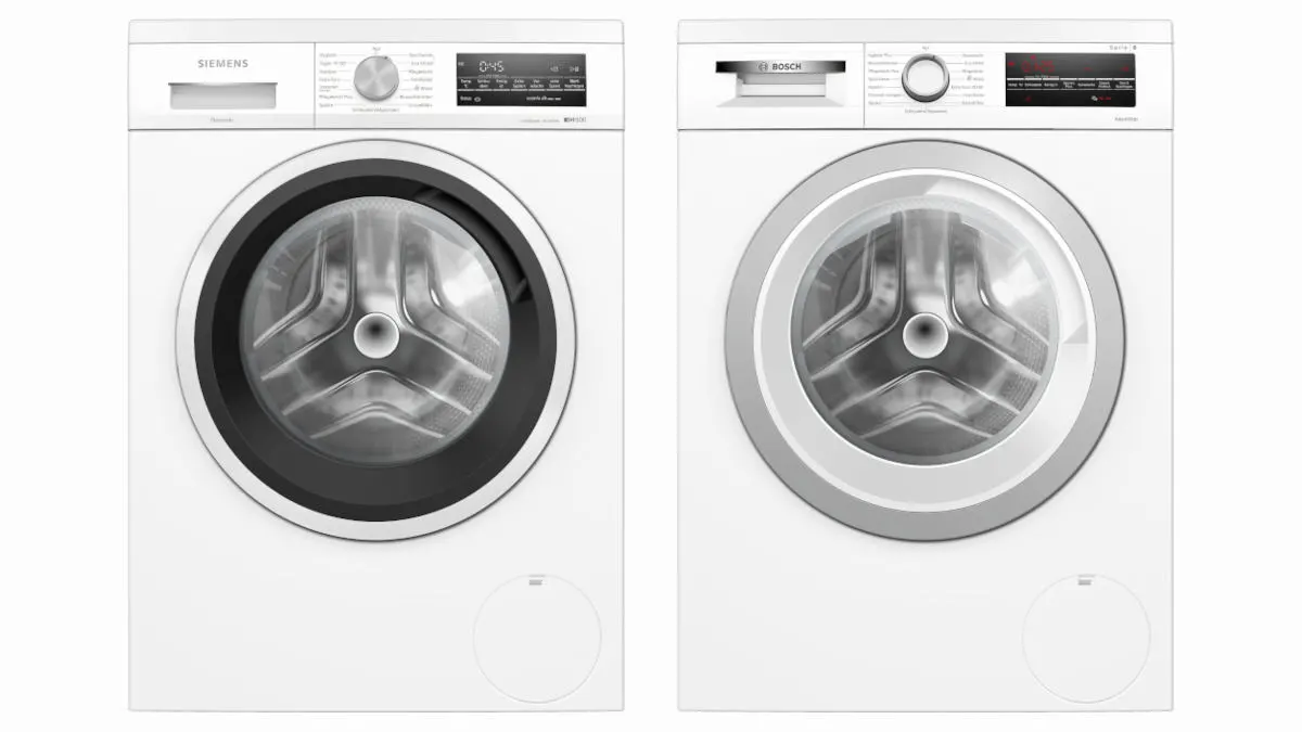 Die Waschmaschinen Siemens WU14UT42 iQ500 und Bosch WUU28T42 Serie 6 nebeneinander vor weißem Hintergrund.
