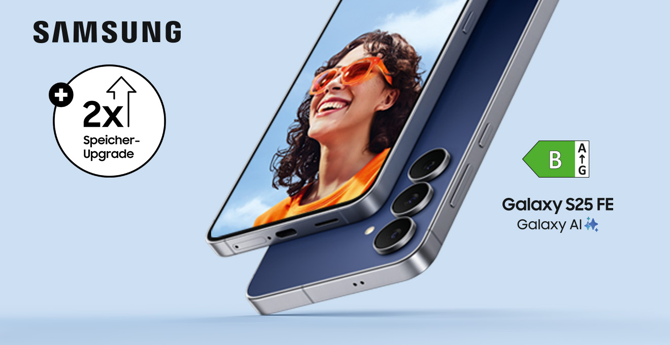 Ein blaues Samsung Galaxy S25 FE von der Seite gezeigt. Auf dem Display ist eine lächelnde Frau zu sehen und daneben die Texte "2x Speicher-Upgrade" und "Galaxy AI".