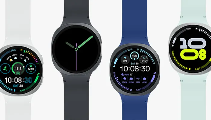 SAMSUNG Galaxy Watch 8 40 mm Smartwatch Kautschuk, 130-180 mm, Graphite Vier nebeneinander liegende Smartwatches mit unterschiedlichen farbigen Armbändern.