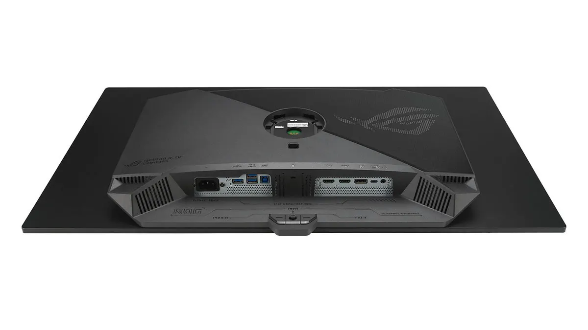 Die Unterseite des Asus ROG Swift OLED PG32UCDM3 mit den Anschlüssen.
