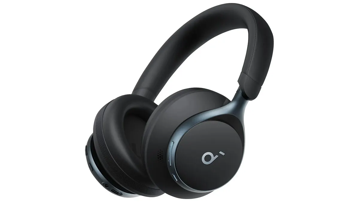 Die Soundcore Space One Noise-Cancelling-Kopfhörer vor weißem Hintergrund.