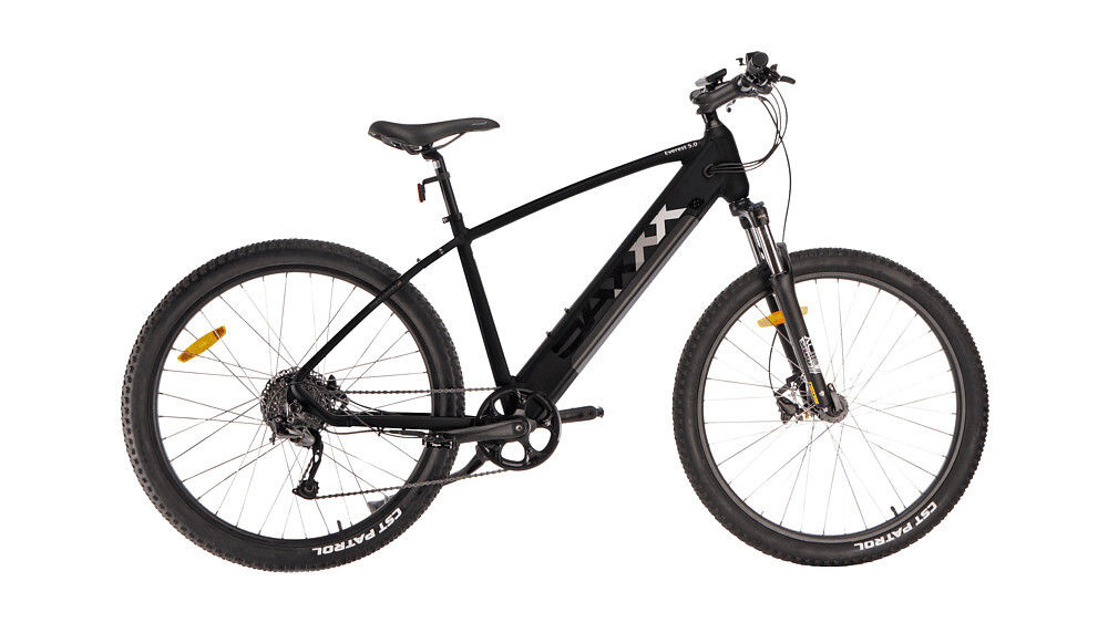 Ein schwarzes E-Bike der Marke Saxxx Garmisch