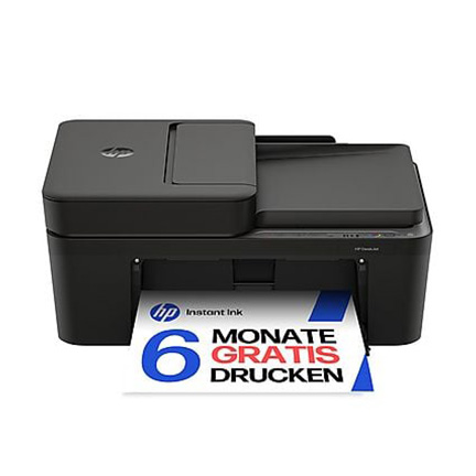 Schwarzer HP-Drucker, aus dem ein Blatt mit „6 Monate gratis drucken“ und HP-Instant-Ink-Hinweis herausragt.