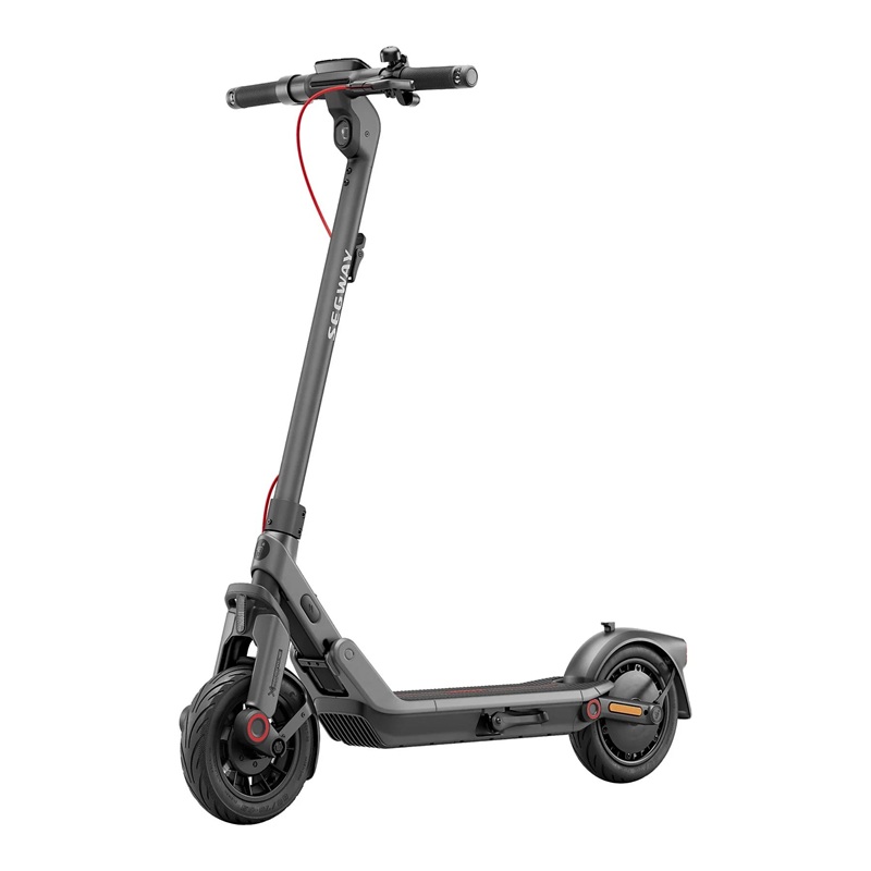 SEGWAY Ninebot E3 Pro D E-Scooter in seitlicher Ansicht vor weißem Hintergrund, modernes schwarzes Design mit roten Akzenten, große Reifen und stabile Trittfläche.