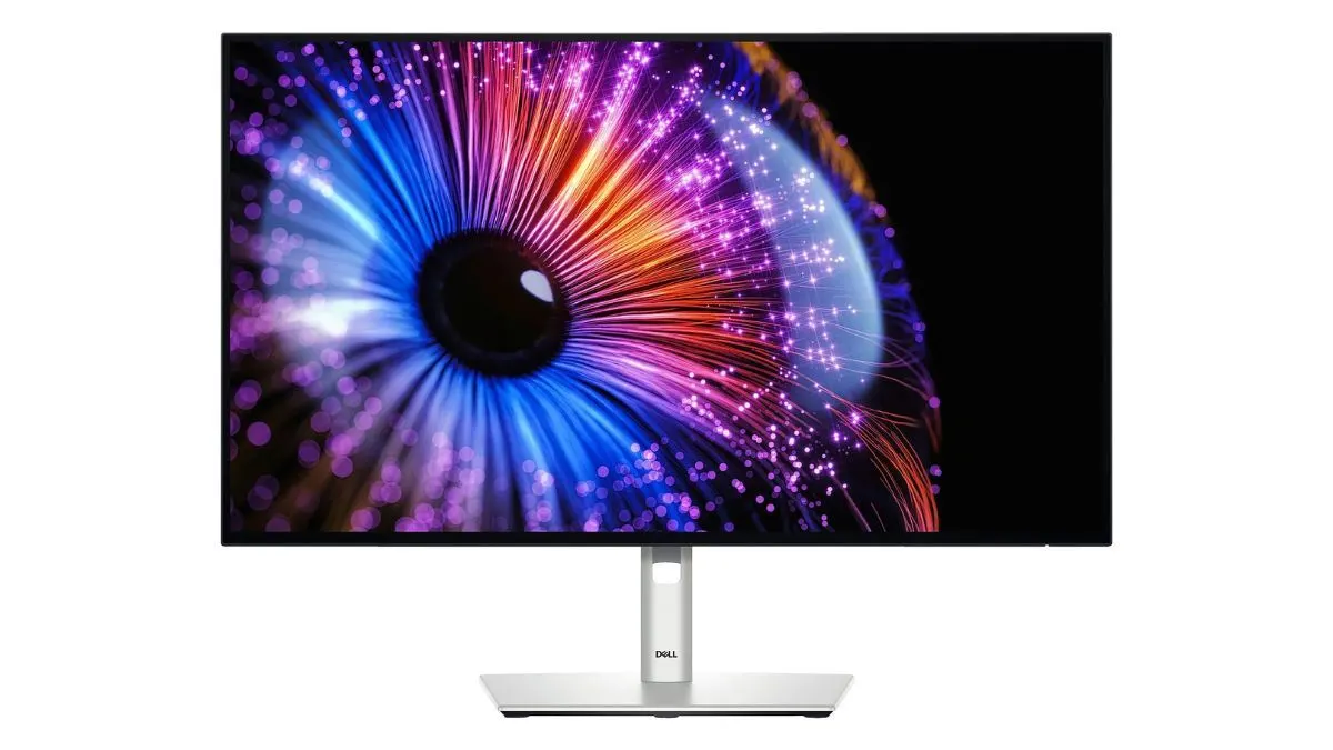 Der Monitor Dell UltraSharp U2724DE vor weißem Hintergrund.
