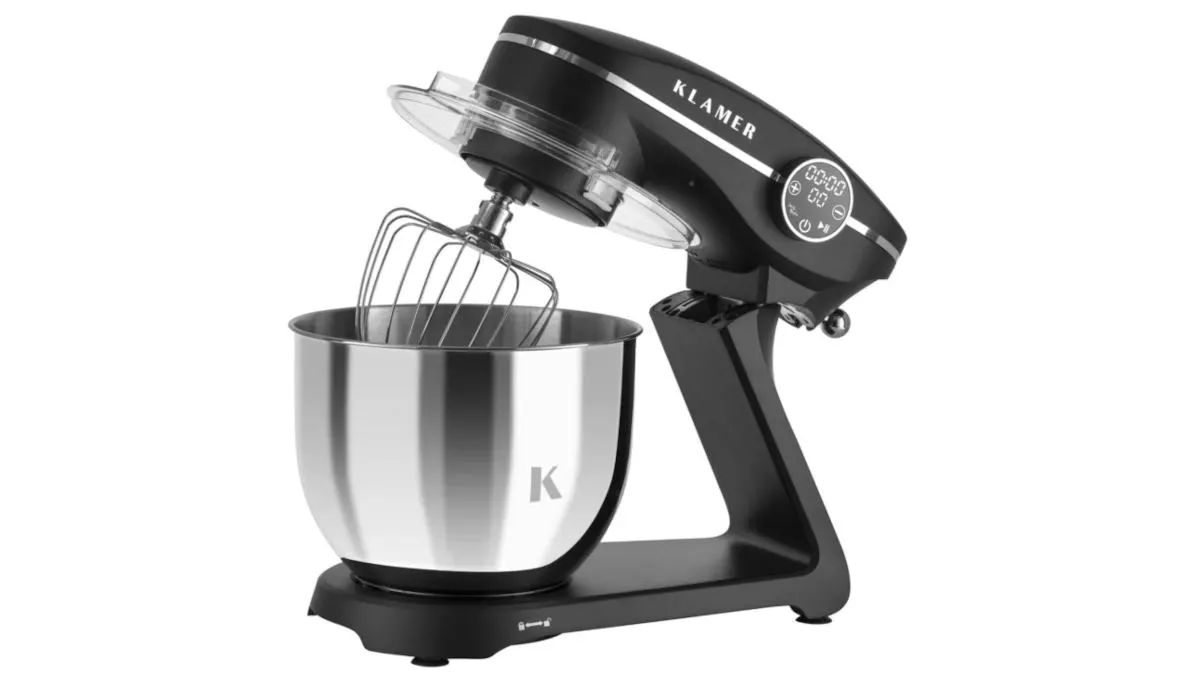 Die Klamer Küchenmaschine vor weißem Hintergrund.