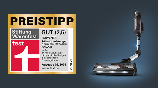 Ein Akku-Staubsauger von Rowenta steht neben einem goldenen "Preistipp"-Aufkleber mit Testergebnissen der Stiftung Warentest.