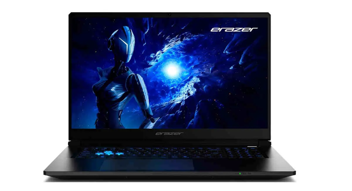 Der Medion-Laptop Erazer Scout 17 E1 steht aufgeklappt vor weißem Hintergrund.