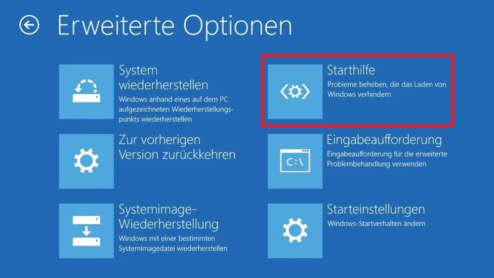 Blauer Bildschirm "Erweiterte Optionen" mit weißer Schrift und Symbolen. "Starthilfe" ist rot umrandet. Option zur Systemwiederherstellung ist verfügbar.