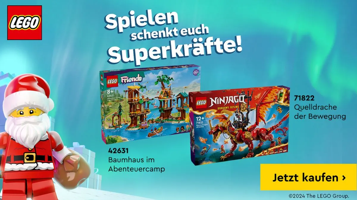 Lego-Werbung mit Weihnachtsmann, Lego Friends Baumhaus und Ninjago Quelldrache auf blauem Hintergrund. Text: Spielen schenkt euch Superkräfte!
