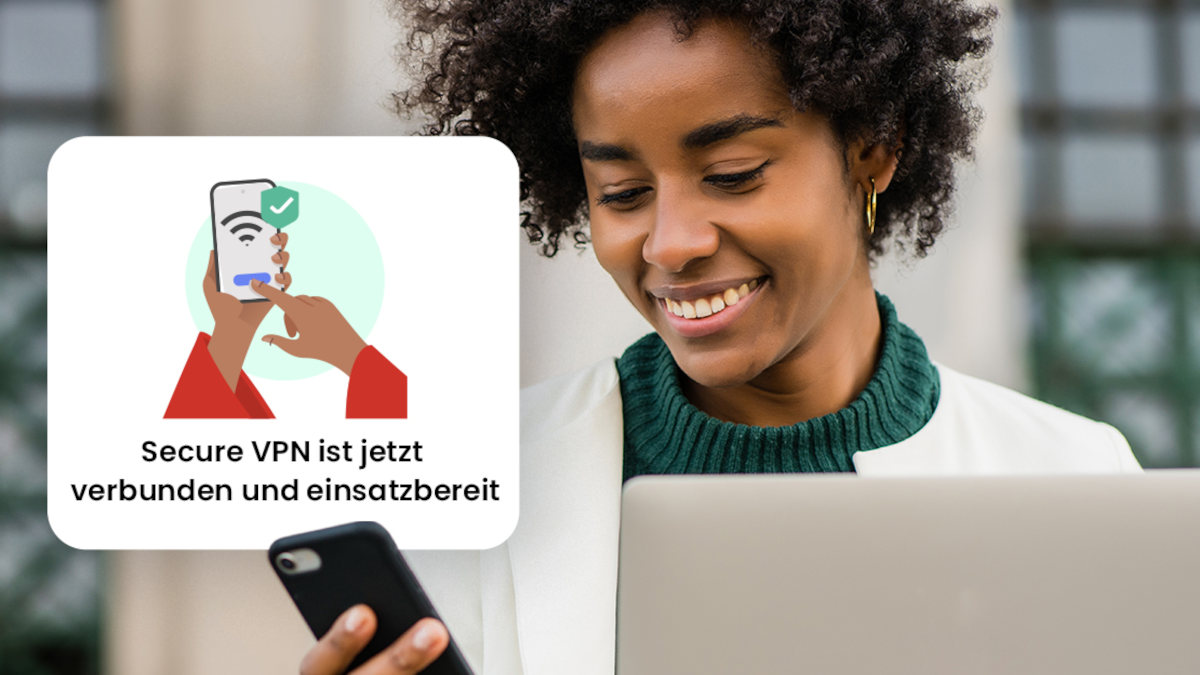 Eine Frau lächelt mit einem Laptop und einem Mobiltelefon. Ein sicheres VPN ist verbunden und einsatzbereit.