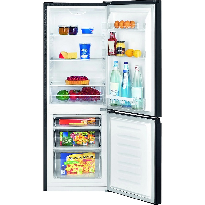Combinație frigider-congelator BOMANN KG 320.2 neagră, deschisă din față, cu produse înăuntru