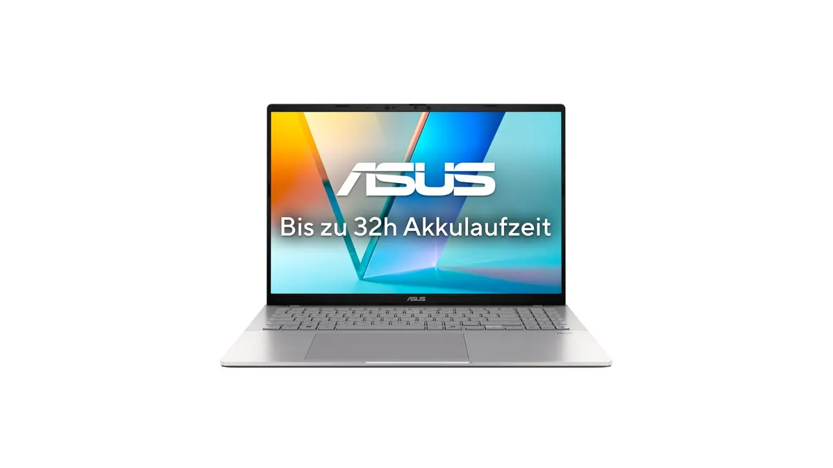 Das Asus Vivobook S16 vor weißem Hintergrund.
