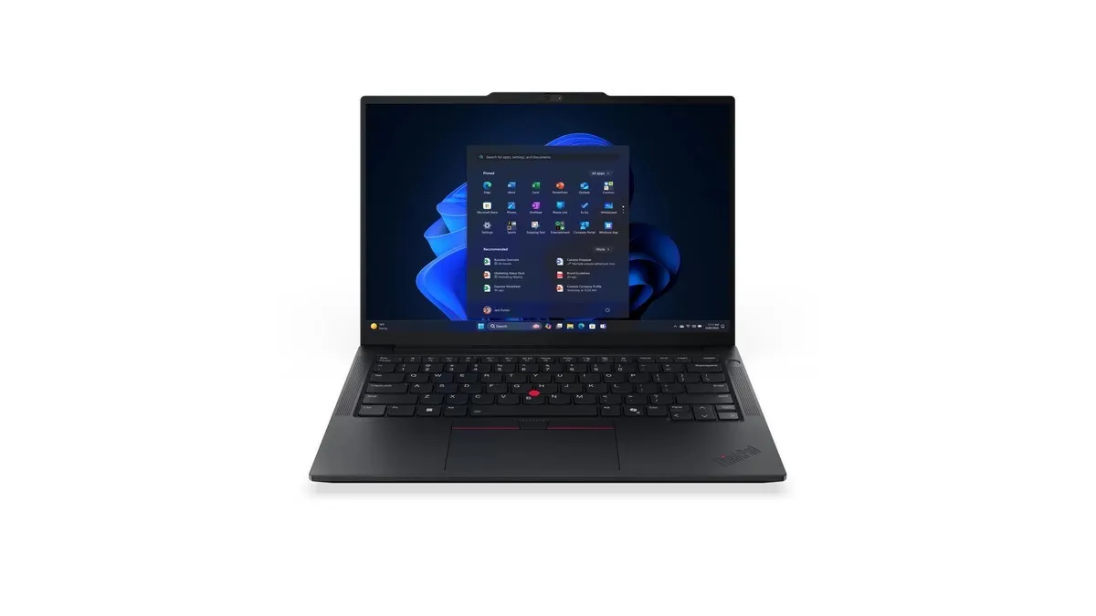 Das Lenovo ThinkPad E14 G7 vor einem weißen Hintergrund.