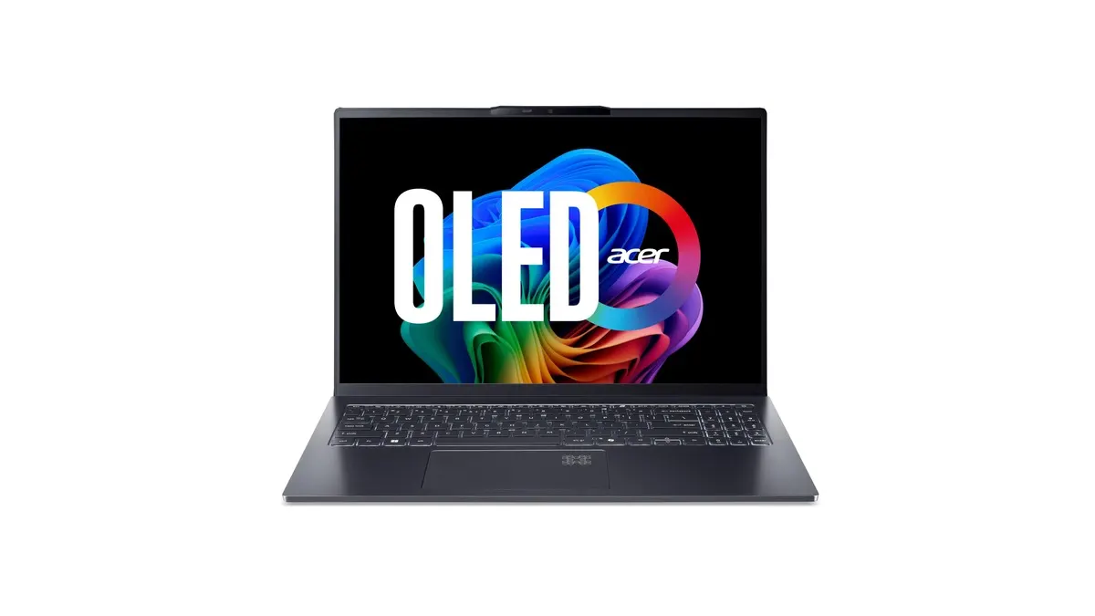 Der Laptop Acer Swift Go 16 AI vor einem weißen Hintergrund.