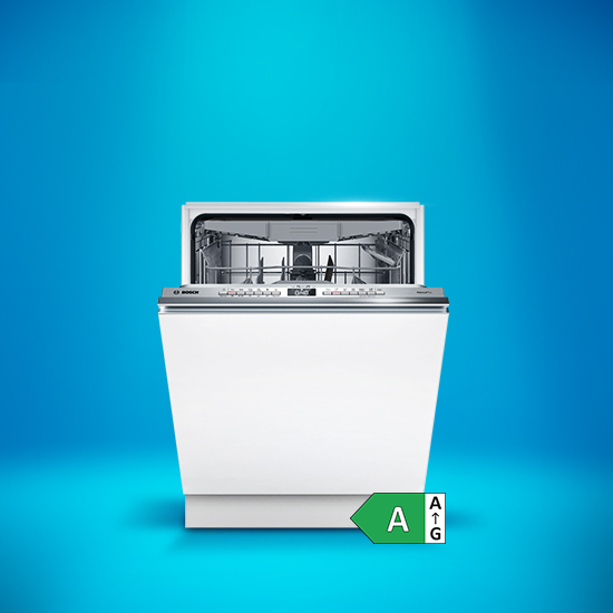 Weißer Bosch Geschirrspüler vor blauem Hintergrund mit sichtbarem Innenraum. Unten rechts ist das EU-Energielabel mit Effizienzklasse A abgebildet.