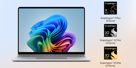 Silberner Laptop mit großem Display und Windows-Grafik. Daneben werden drei verfügbare Snapdragon-Prozessoren angezeigt: X Plus (8 Kerne), X2 Plus (10 Kerne) und X2 Elite (12 Kerne). Der Hintergrund ist in dezenten Blau- und Beigetönen gehalten.