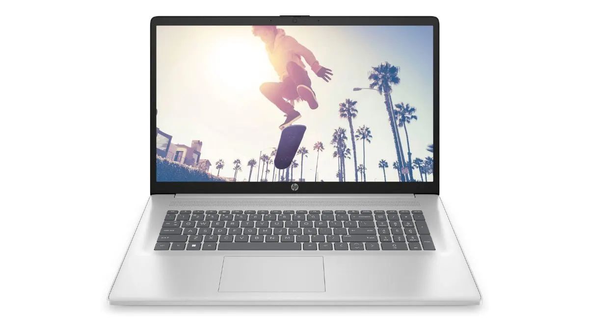 Der Laptop HP 17-cp2165ng vor weißem Hintergrund.