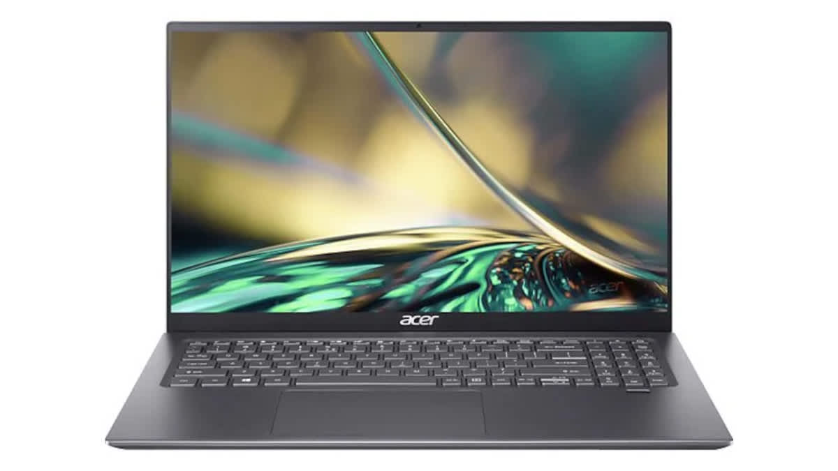 Das Acer Swift 3 vor weißem Hintergrund.