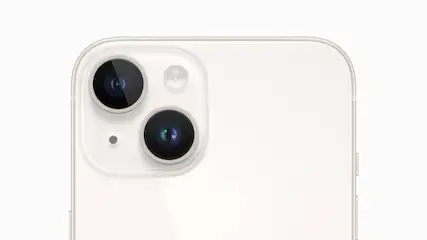Nahaufnahme der Rückseite eines weißen Telefons mit zwei Kameralinsen und einem Blitz auf der linken Seite.