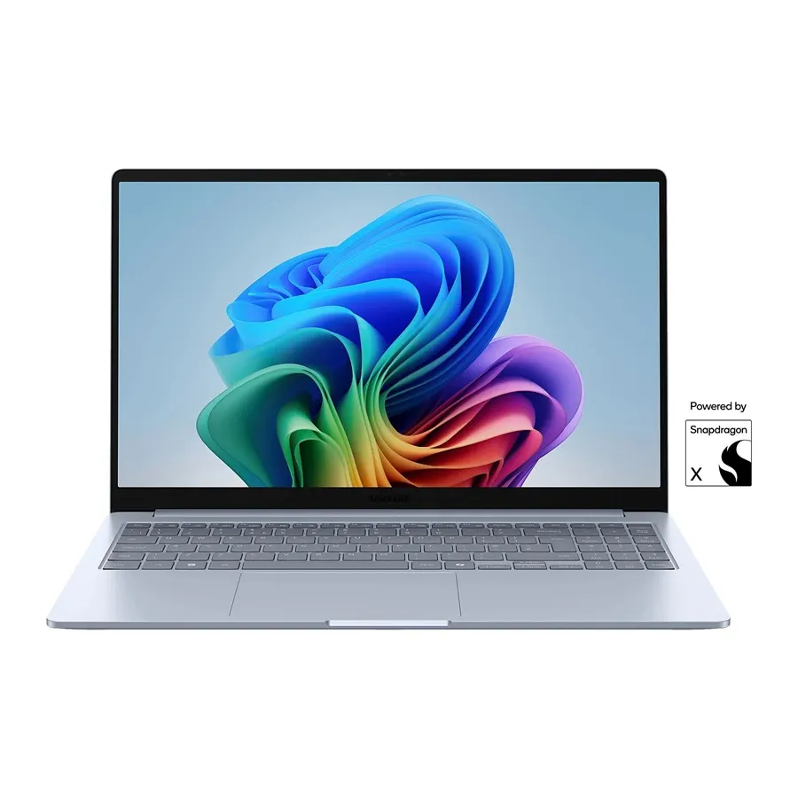 SAMSUNG Galaxy Book4 Edge, Copilot+ PC - 15,6 Zoll - Qualcomm Snapdragon X X1 26 100 - 16 GB - 256 GB - Qualcomm Adreno™ Onboard Graphics - Windows 11 Home Samsung Galaxy Book4 Edge; silbernes Notebook mit dünnem Displayrahmen, farbintensivem Bildschirmmotiv und sichtbarer Tastatur, modernes Design mit Snapdragon‑Hinweis im rechten Bereich.