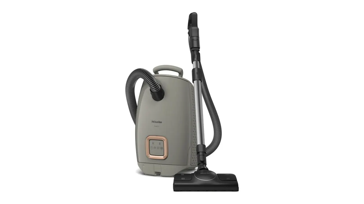 Der Miele-Staubsauger Guard L1 Silence vor weißem Hintergrund.