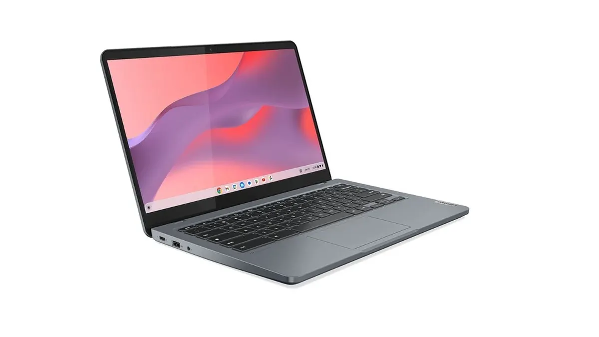 Das Lenovo IdeaPad Slim 3i Chrome vor weißem Hintergrund.