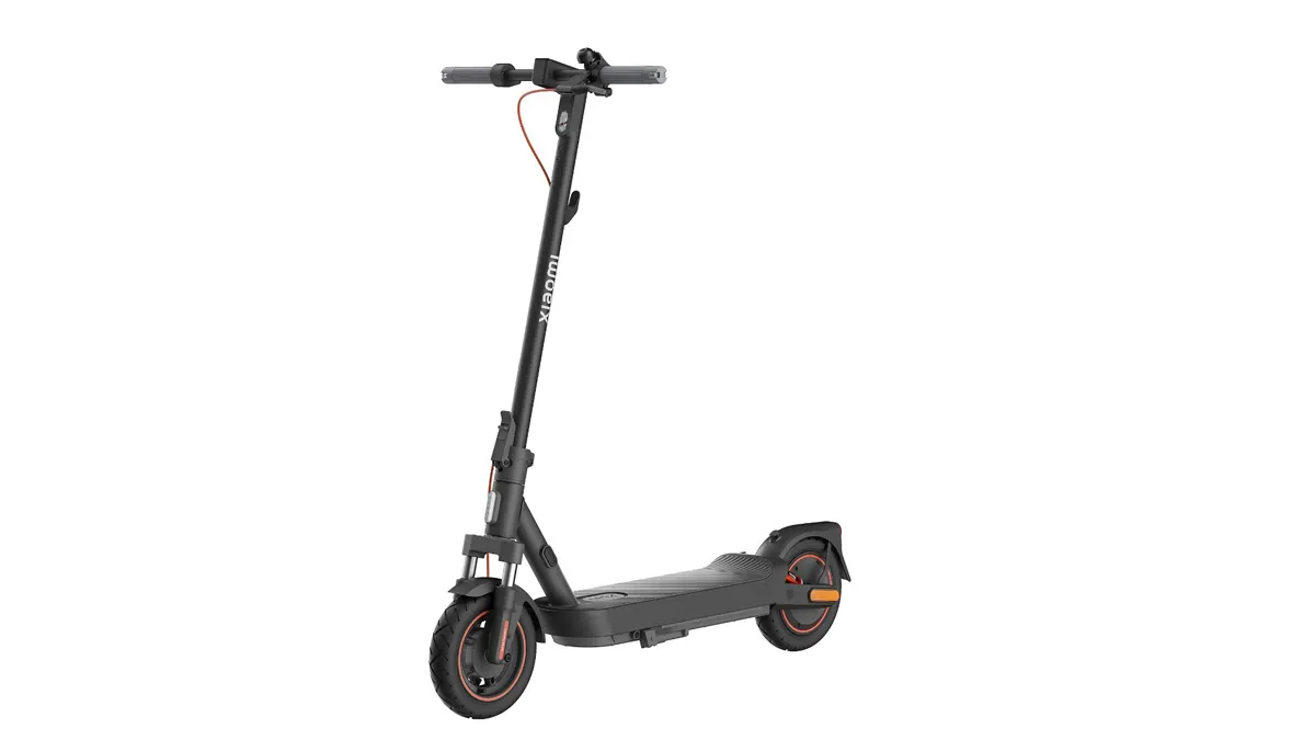 Der XIAOMI Scooter 5 Max E-Scooter von der Seite betrachtet.