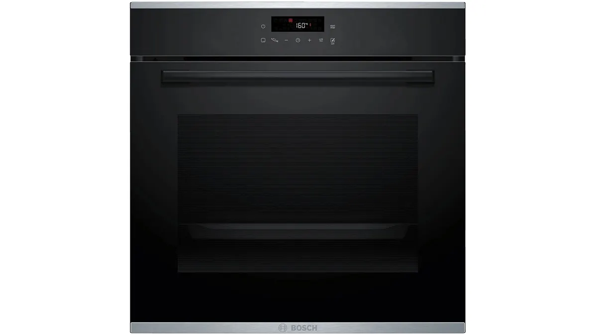Der Backofen Bosch HBA272BB3 vor weißem Hintergrund.