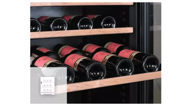 Der Wein kann je nach Zone entweder gelagert, gekühlt oder servierfertig entnommen werden.