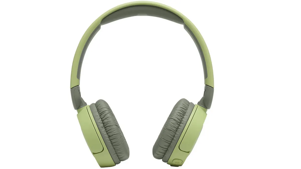 Der Kinderkopfhörer JBL JR 310 BT in Grün vor einem weißen Hintergrund.